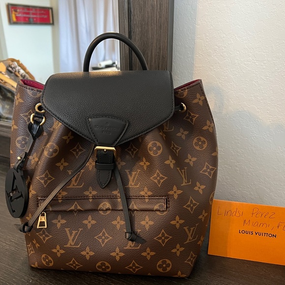 Louis Vuitton Handbags - Like new- Louis Vuitton Montsouris NM PM noir